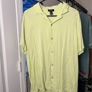 Men's Light Green Button-Up Shirt